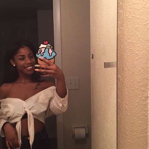 Meet your Posher, Denae